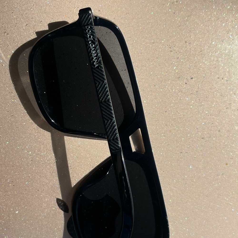Authentic Dolce and Gabbana sunglasses unisex come with box